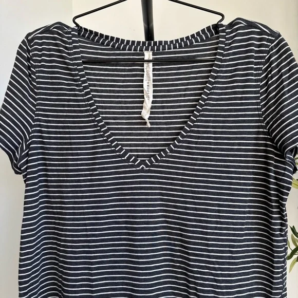 • [Lululemon] Striped V-Neck • - Picture 2 of 8